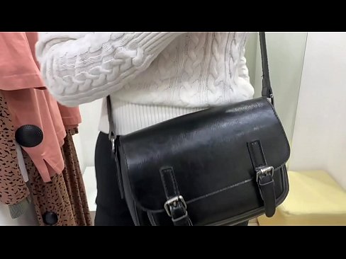 ❤️ Verejná masturbácia mladej sučky FeralBerry s robertkom v skúšobnej miestnosti ️ Porno na sk.moresexmovies.ru ️❤